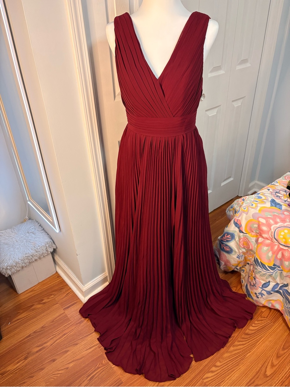 Women’s Pleated V-Neck Burgundy Evening Dress